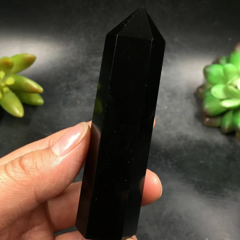 Natural obsidian tower gemstone 70 grams